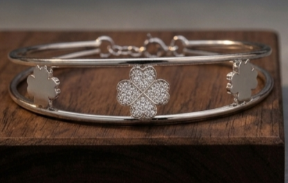 Kuma Gioielli " dove il design incontra la magia. Bracciali creati per la donna che ama distinguersi con grazia."