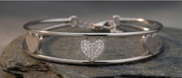 Kuma Gioielli "dove il design incontra la magia. Bracciali creati per la donna che ama distinguersi con grazia."
